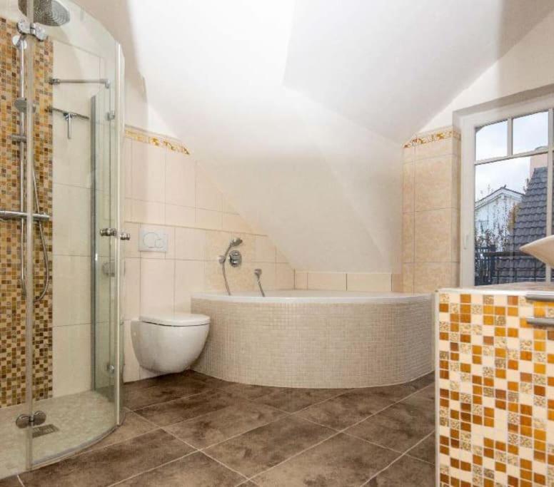 Phantastisches Haus Mit Pool Direkt In Muenchen Exterior photo